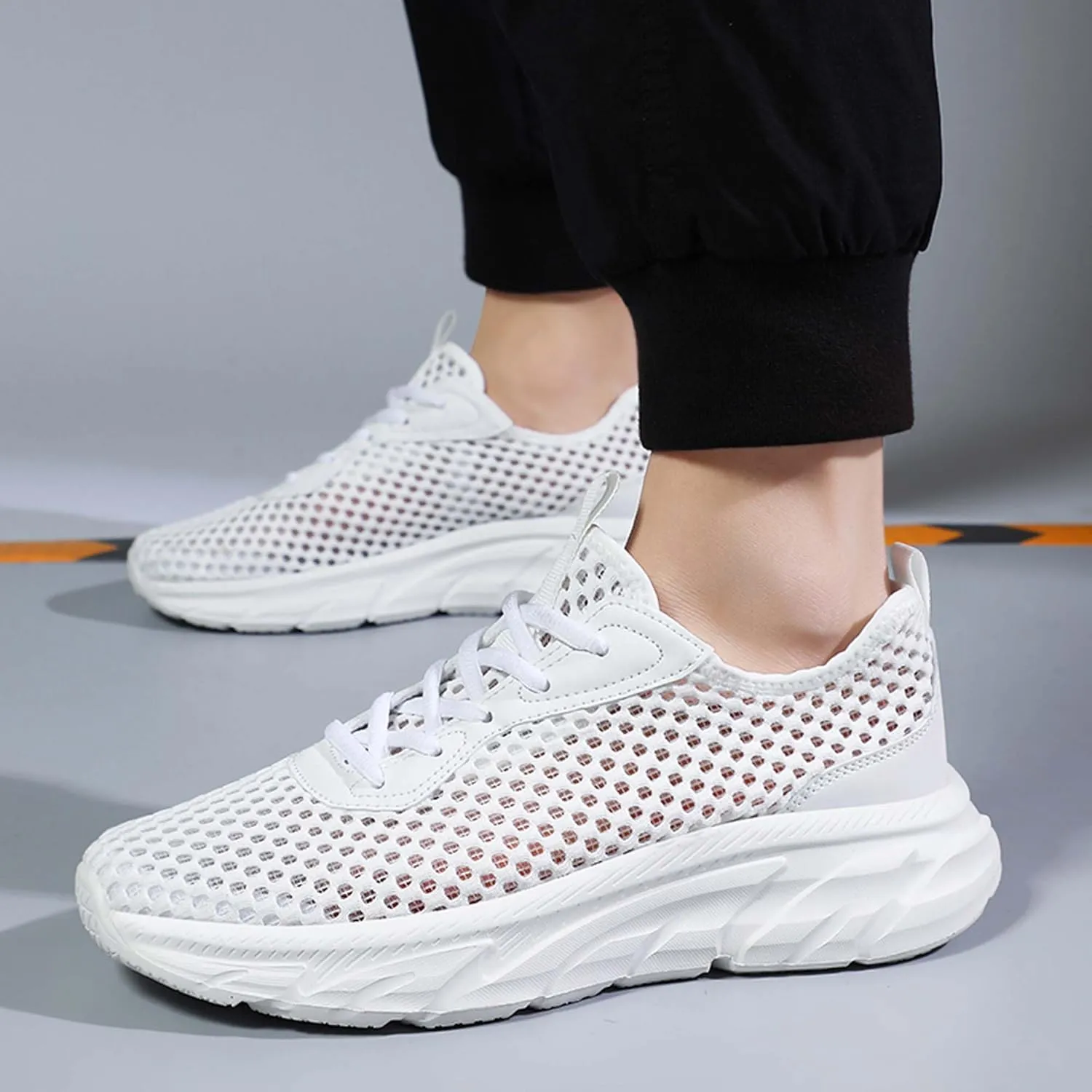 Men's Mesh Sports Running Shoes Lightweight Breathable Casual Walking Work Jogging Shoes Non-Slip Soft Bottom Sports Tennis Fitness Training Shoes
